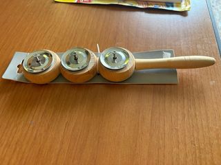 Strumento musicale a percussione con manico