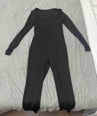 Mono negro escote cuadrado manga larga