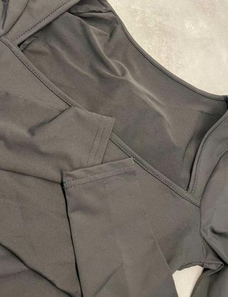 Mono negro escote cuadrado manga larga