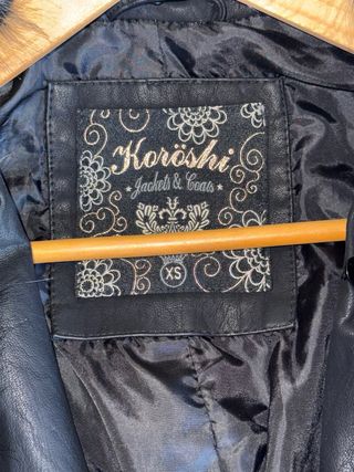 Chaqueta Koröshi Piel Negra con Flores