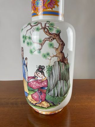 Vaso  cinese vintage in porcellana decorato a mano