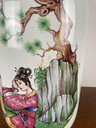 Vaso  cinese vintage in porcellana decorato a mano