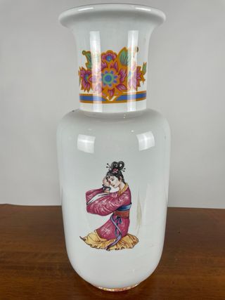 Vaso  cinese vintage in porcellana decorato a mano