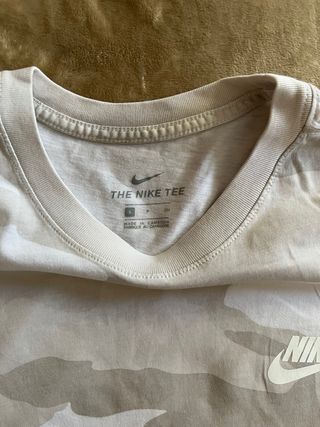 Camiseta Nike Camuflaje Beige y Blanca