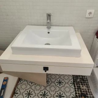 Lavabo de cerámica blanco