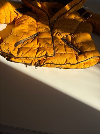 Abrigo acolchado amarillo Zara