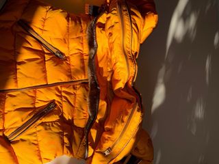 Abrigo acolchado amarillo Zara