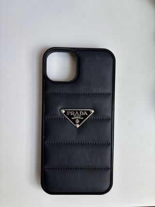 Funda iPhone 15 Plus Prada Acolchada