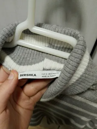 Jersey cuello alto rayas gris y blanco