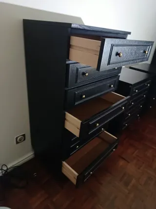 Camiseiro de madeira preto