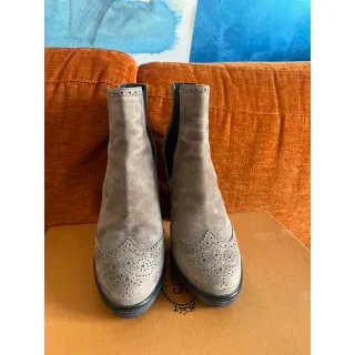 Stivali Tod's scamosciati con scatola