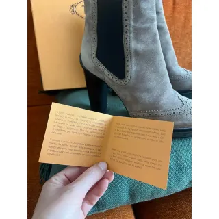 Stivali Tod's scamosciati con scatola