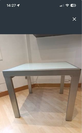 Mesa de cristal y metal extensible