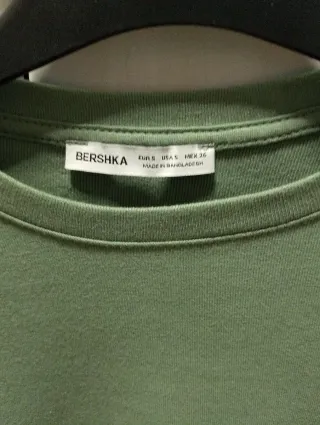 Top manga larga verde