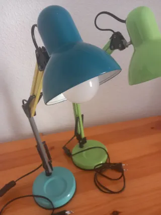 Lámparas de escritorio azul y verde