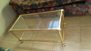 Mesa de centro cristal y metal dorado