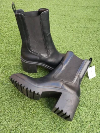Botas Chelsea negras nuevas con etiqueta