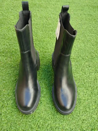 Botas Chelsea negras nuevas con etiqueta