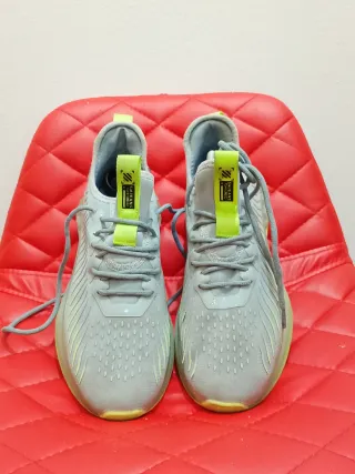 Scarpe uomo grigie e gialle