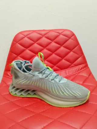 Scarpe uomo grigie e gialle