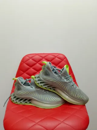 Scarpe uomo grigie e gialle