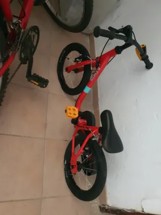 Bicicleta infantil roja