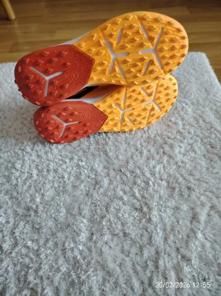Zapatillas Fútbol Naranja y Rojo