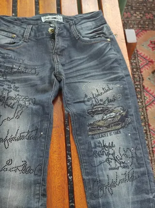 Jeans vintage vita bassa ricamati e brillantini