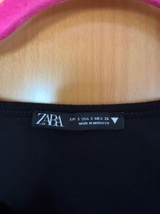 Camiseta ZARA manga larga escote asimétrico