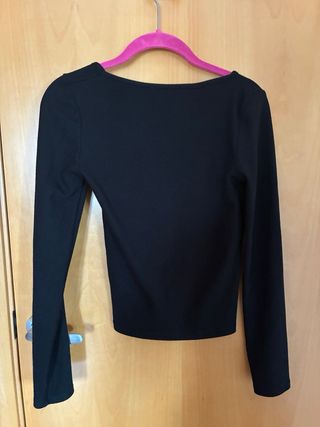 Camiseta ZARA manga larga escote asimétrico
