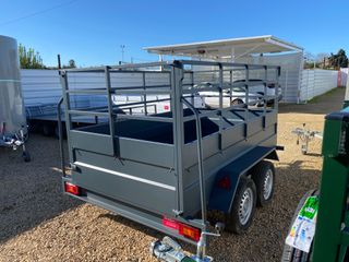 Remolque de carga con rejilla