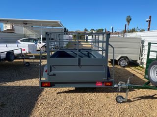 Remolque de carga con rejilla