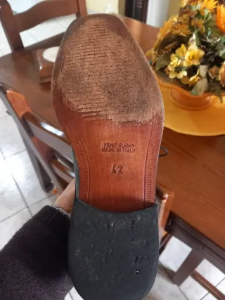 Scarpe nere di pelle eleganti