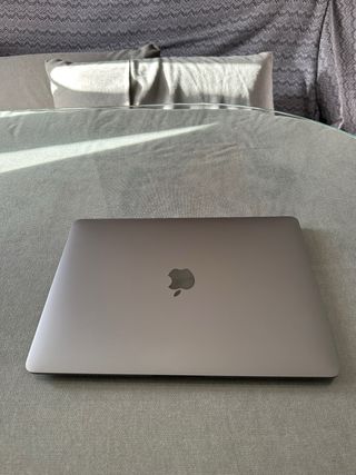 MacBook Air M1 plata, 93% batería 8GB 256GB SSD.