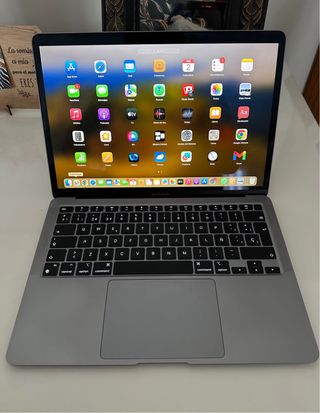 MacBook Air M1 plata, 93% batería 8GB 256GB SSD.