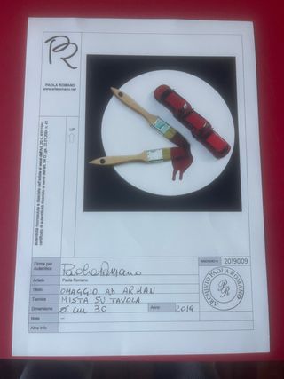 Opera d'arte con macchinine e pennelli