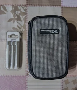 Offerta. NUOVA. Custodia per 3DS, DSi, DS Lite + 3 matite