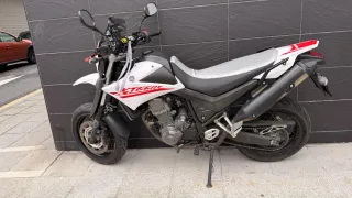 Yamaha XT660X Supermotard Roja y Blanca