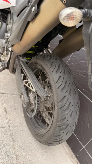 Yamaha XT660X Supermotard Roja y Blanca