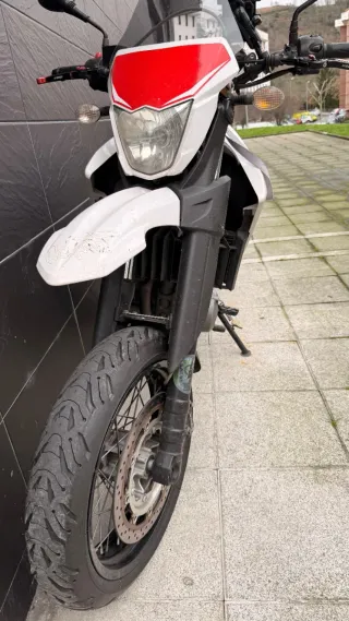 Yamaha XT660X Supermotard Roja y Blanca