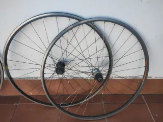 Bicicletas Macario y Orbea antiguas + 3 llantas