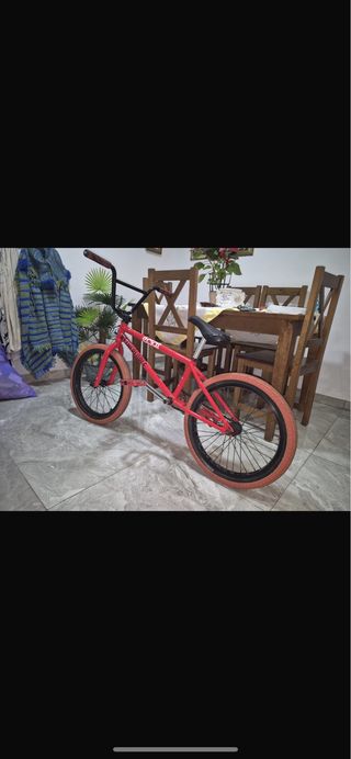 Bicicleta BMX wtethelpeople