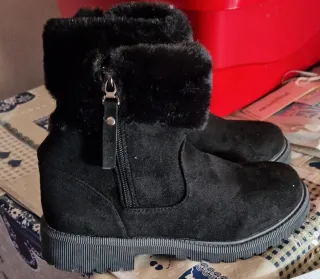 Stivaletti donna neri con pelliccia