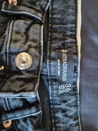 Pantalón vaquero negro Stradivarius T.36