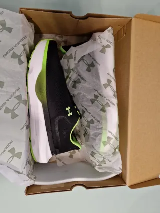 Zapatillas Under Armour Negras y Verdes