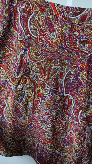 Falda Zara estampado paisley multicolor, talla L