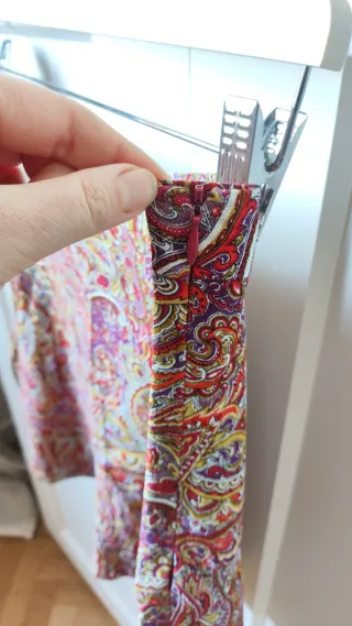 Falda Zara estampado paisley multicolor, talla L