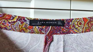 Falda Zara estampado paisley multicolor, talla L