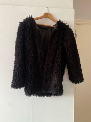 Chaqueta pelo negra con cremallera