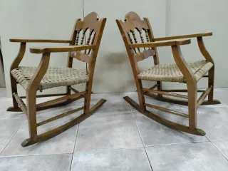 Dolce culla in legno con sedile in iuta